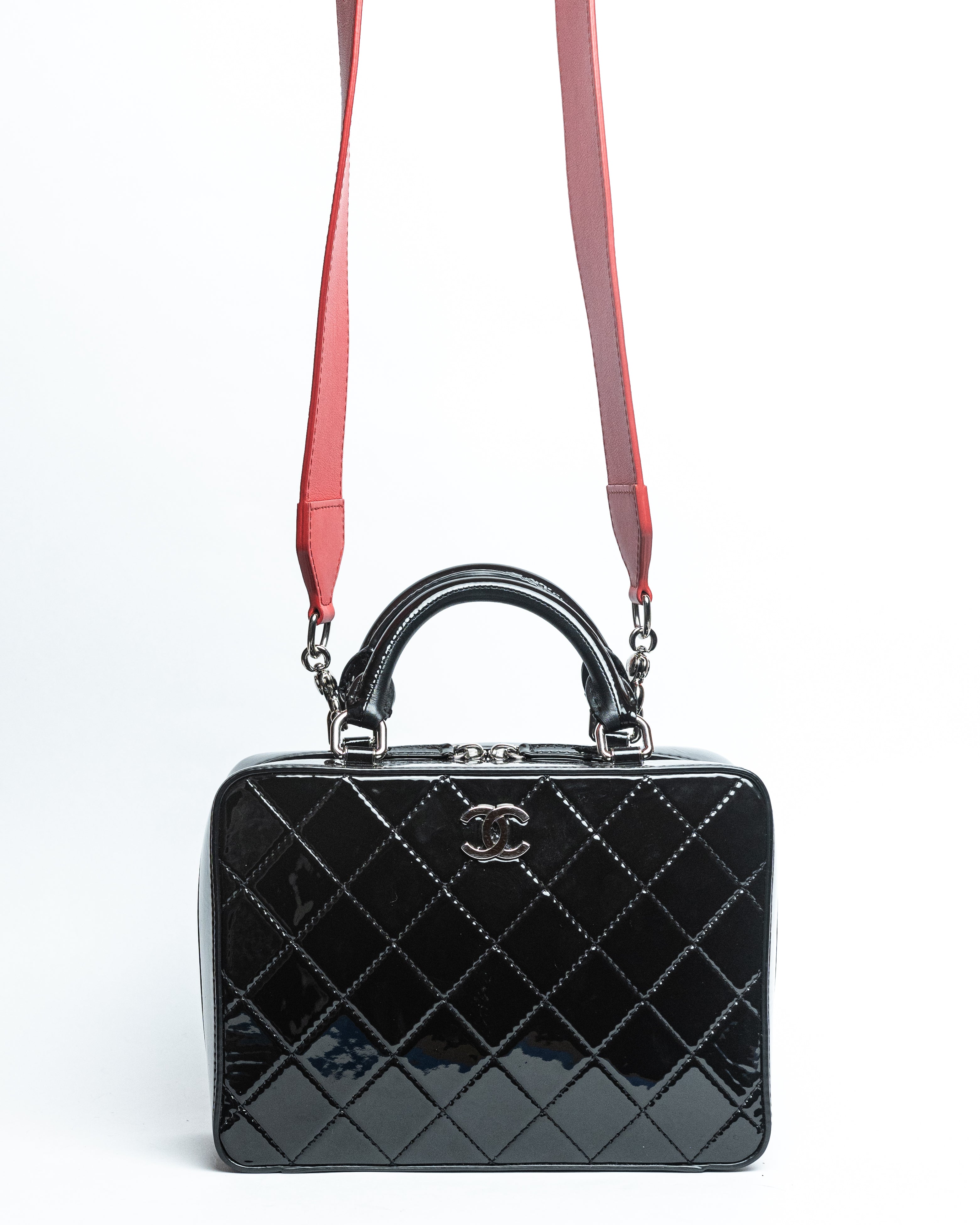 Chanel logo Strap vanity patent